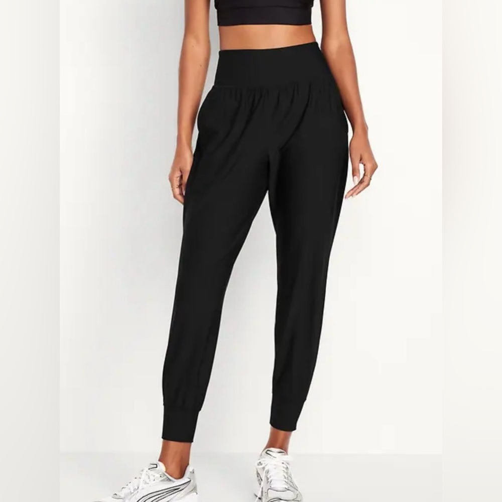 Old Navy Black High-Waisted Powersoft Pocket Leggings